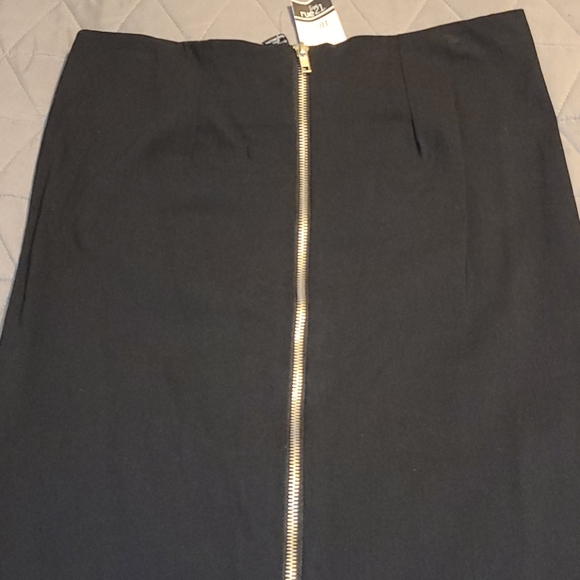 Nigh Rue21 black pencil skirt with zipper in front - Picture 2 of 4